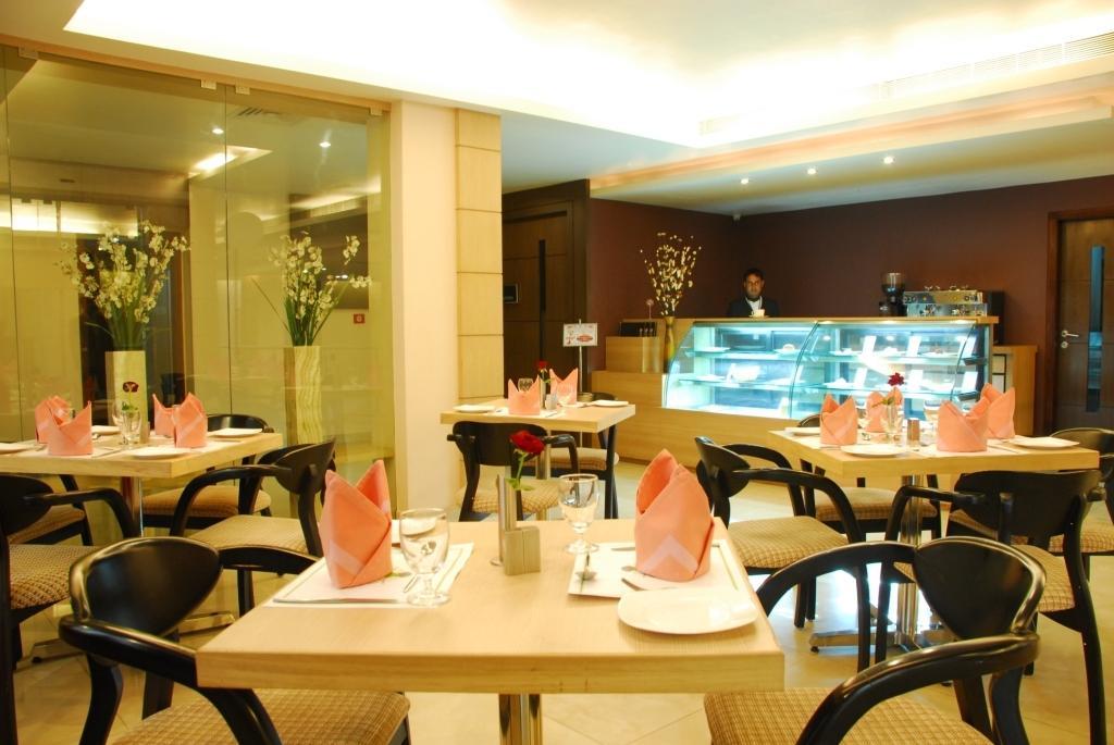 Hotel Kiranshree Portico Guwahati Exterior foto
